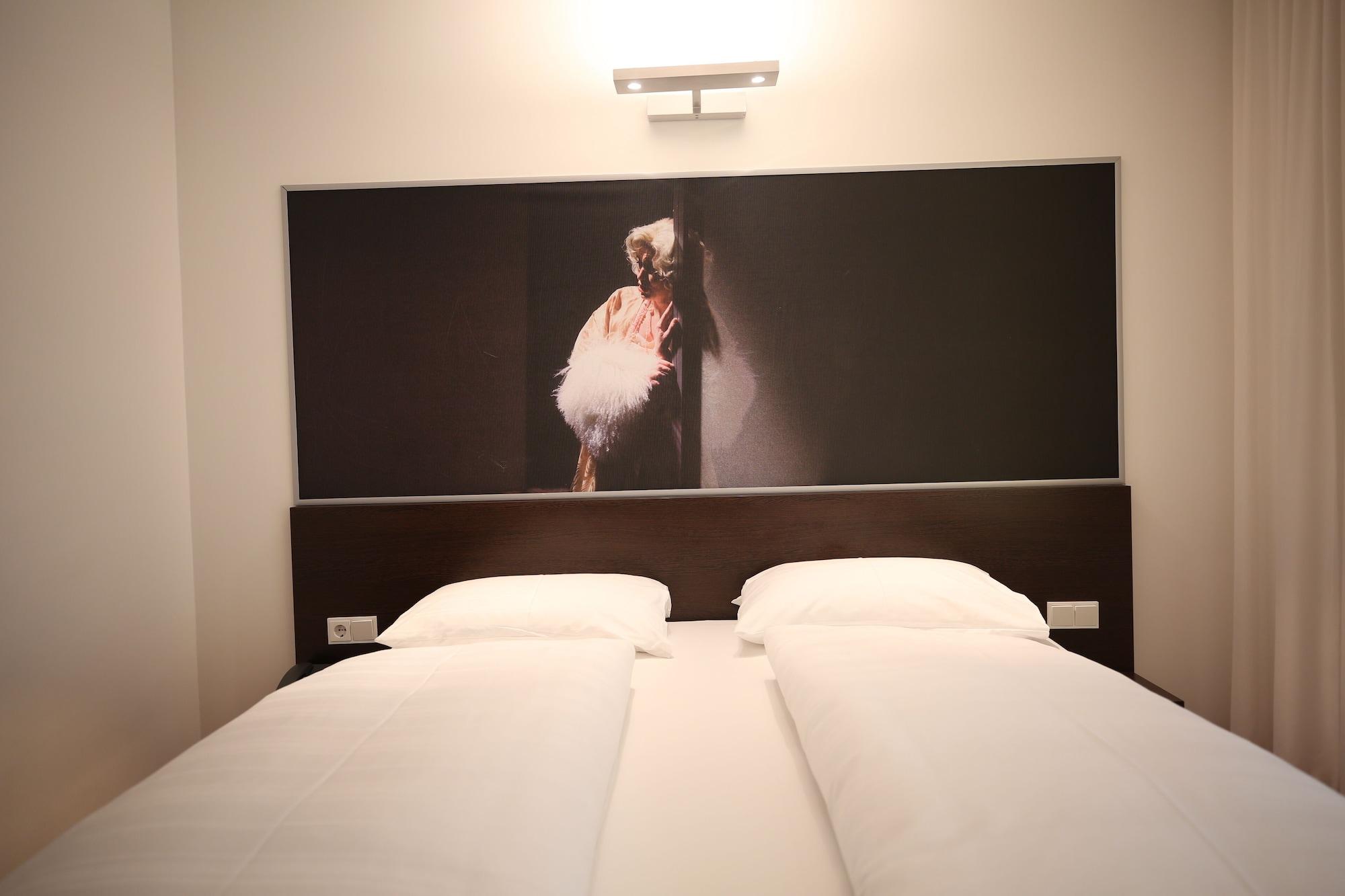 arte Hotel Linz Esterno foto