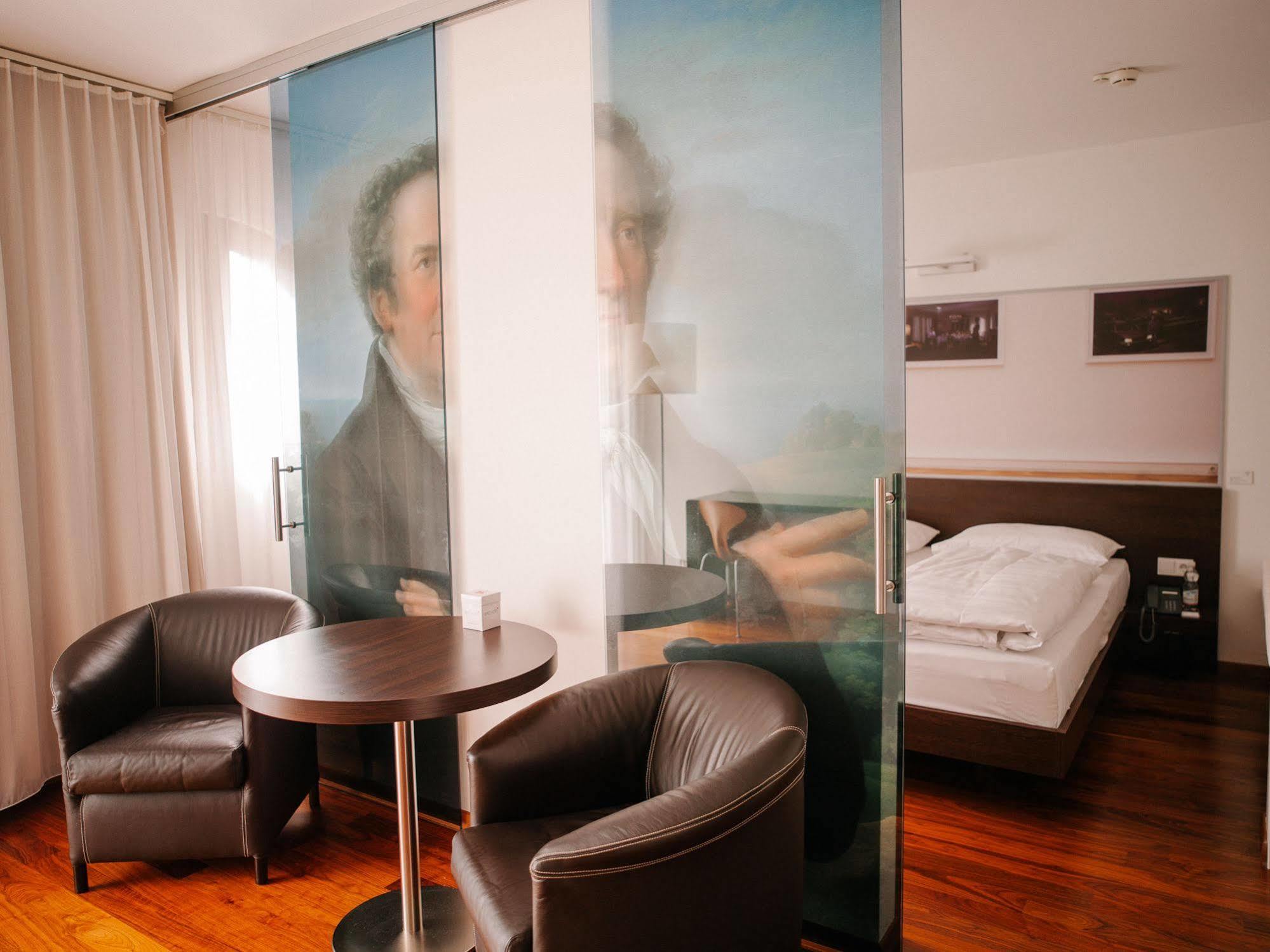 arte Hotel Linz Esterno foto